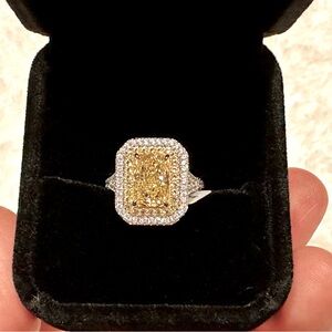 Stunning vintage Yellow diamond sparkler - size 7